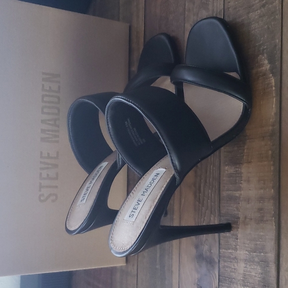 STEVE MADDEN "SWAN" HEELS - Picture 2 of 7